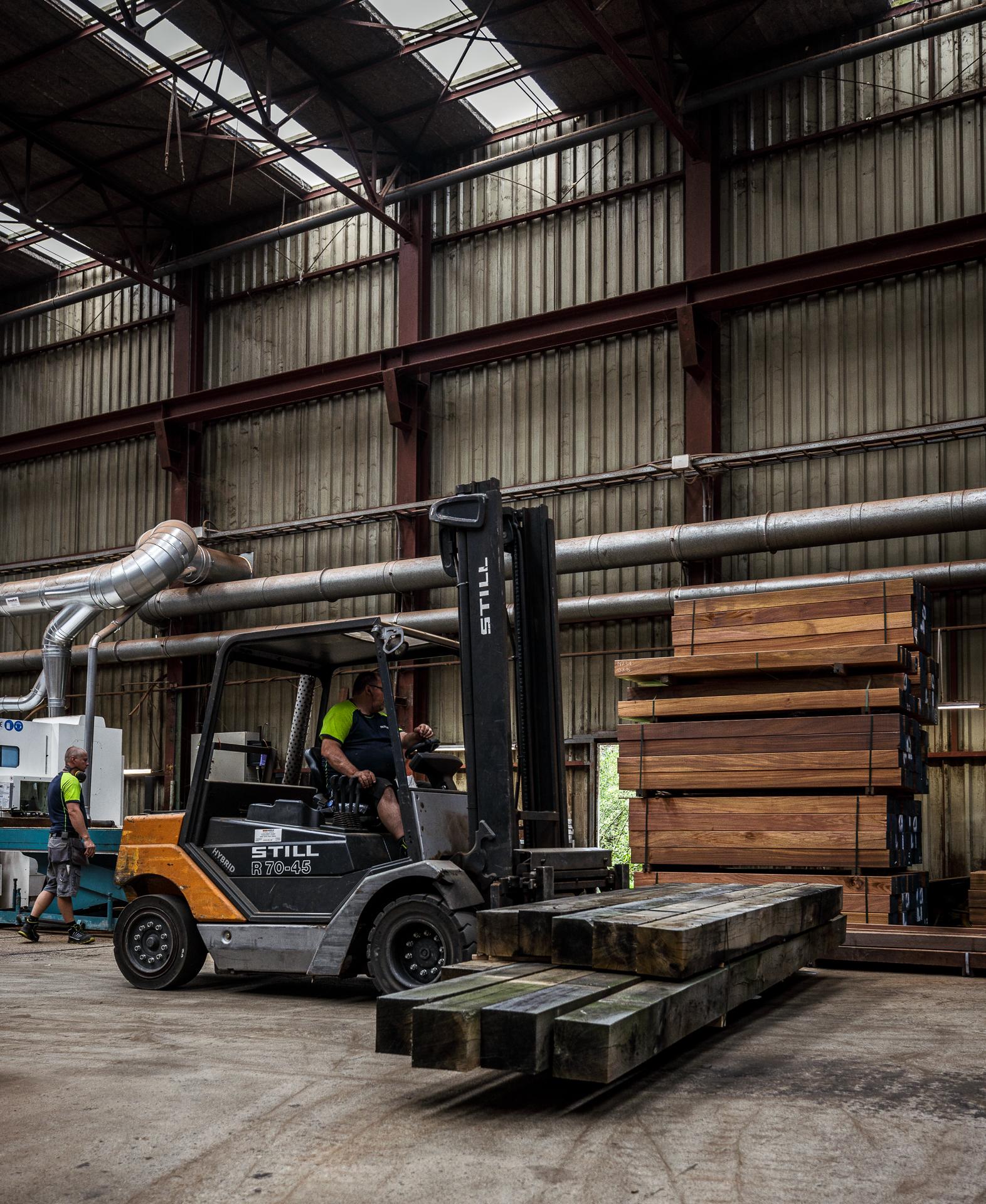 heftruk met houten balken